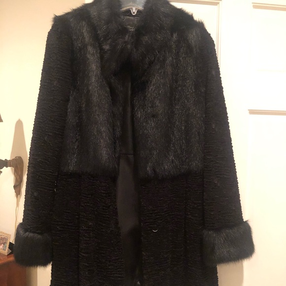 Beautiful Black faux fur coat - Picture 1 of 1